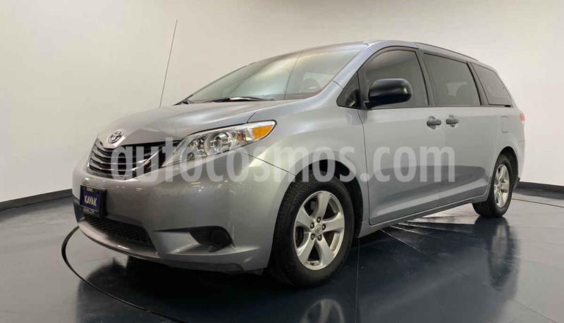 foto Toyota Sienna CE 3.3L usado (2013) color Plata precio $239,999