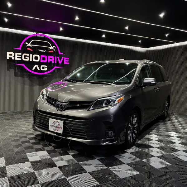 Foto Toyota Sienna Limited 3.5L usado (2018) color Gris Oscuro precio $510,000