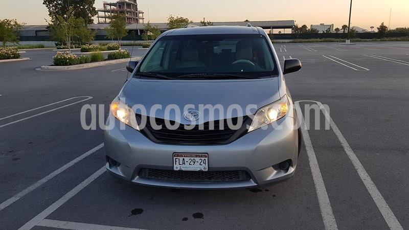 Toyota Sienna LE 3.5L usado (2011) color Plata precio $175,000