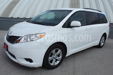 Toyota Sienna LE 3.3L usado (2011) color Blanco precio $199,000