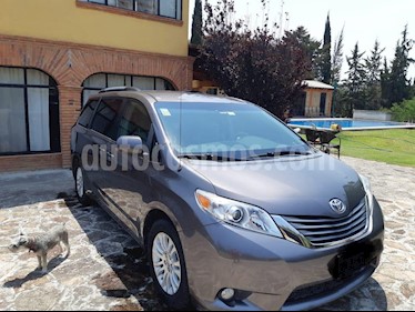 foto Toyota Sienna XLE 3.3L usado (2014) color Gris precio $245,000