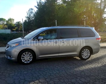 Toyota Sienna Limited 3.5L usado (2011) color Plata precio $235,000