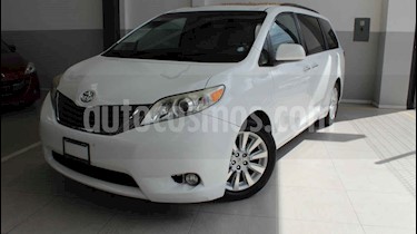 Toyota Sienna 5p XLE V6/3.5 Aut Q/C Piel usado (2014) color Blanco precio $260,000