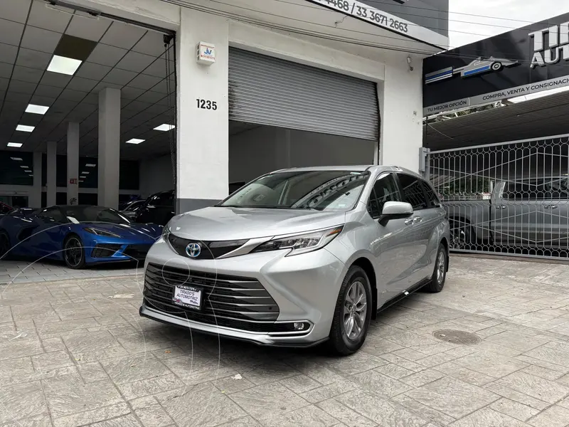 Foto Toyota Sienna Limited usado (2021) color Plata precio $779,900