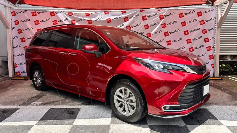 Foto Toyota Sienna XLE Piel usado (2024) color Rojo financiado en mensualidades(enganche $363,660 mensualidades desde $15,623)