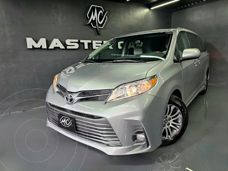 Foto Toyota Sienna XLE 3.5L Piel usado (2018) color plateado precio $358,000