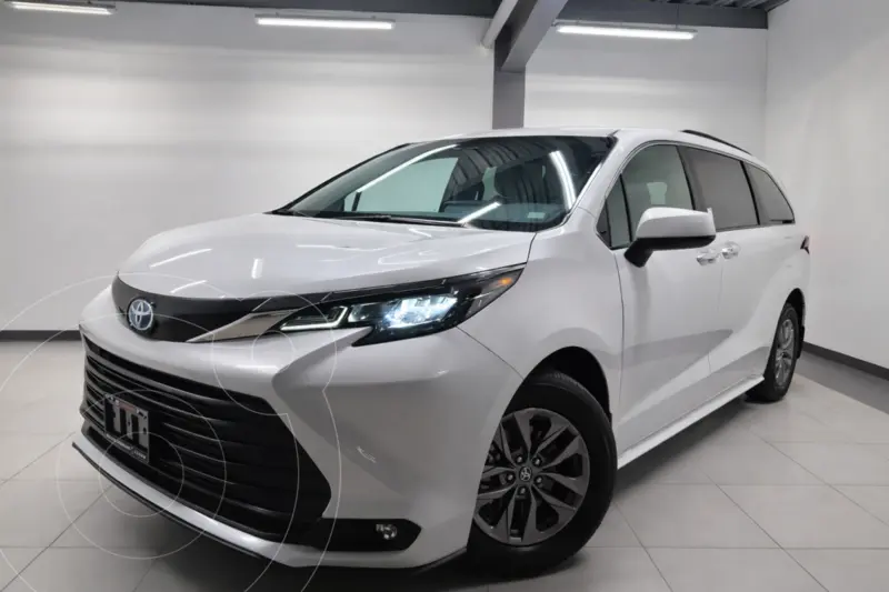Foto Toyota Sienna XLE usado (2025) color Blanco precio $989,990