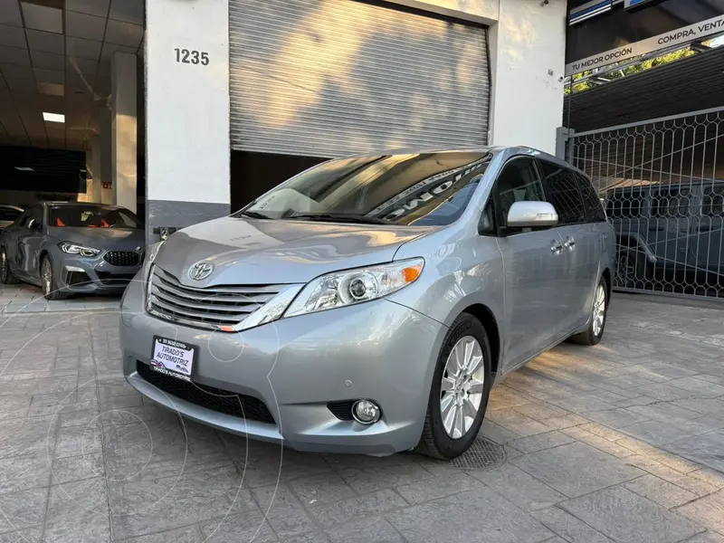 Foto Toyota Sienna Limited 3.5L usado (2014) color Plata precio $299,000