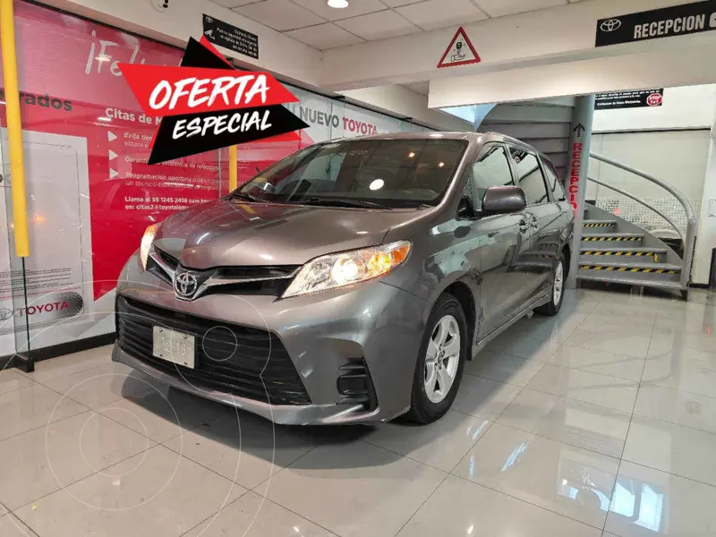 Foto Toyota Sienna LE usado (2020) color Gris precio $387,100