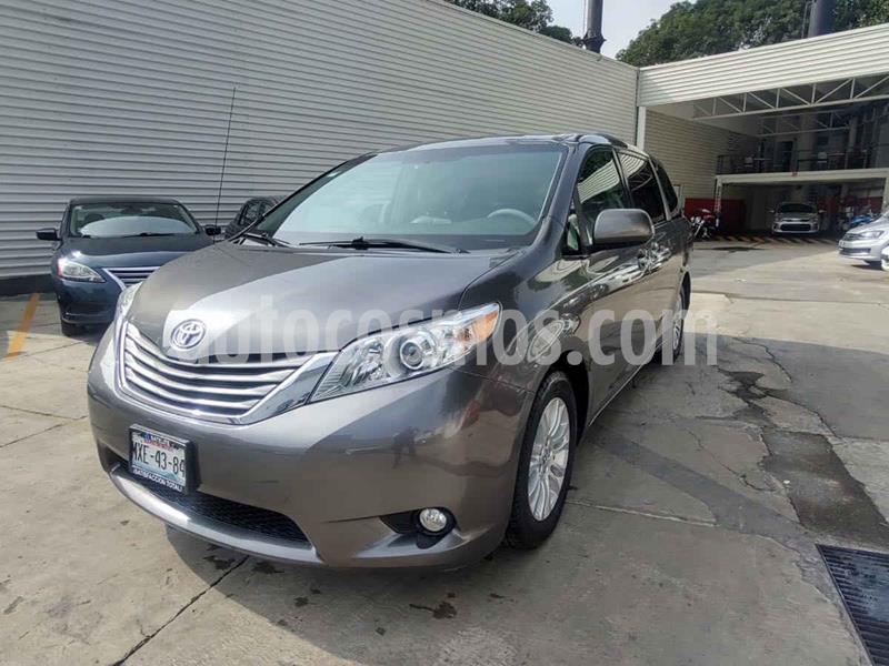 Toyota Sienna XLE 3.3L Piel usado (2011) color Gris precio $195,000