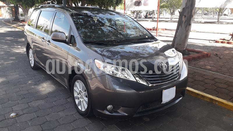 foto Toyota Sienna XLE 3.5L Piel usado (2012) color Gris Oscuro precio $230,000