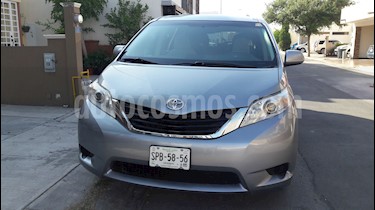 foto Toyota Sienna LE 3.5L usado (2011) color Gris precio $193,000