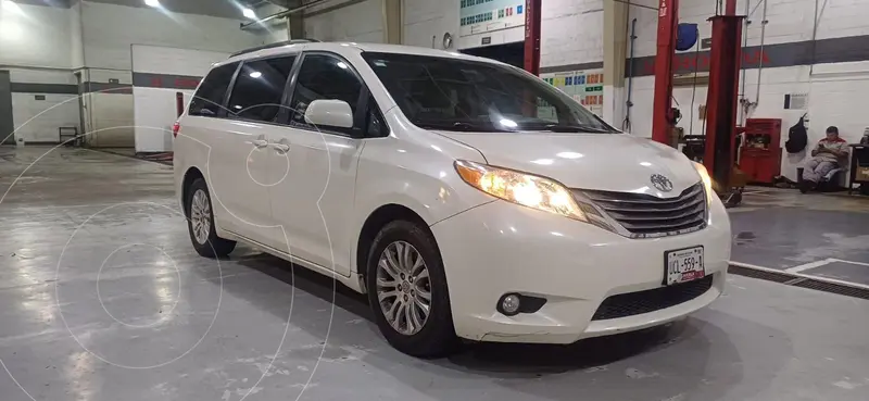 Foto Toyota Sienna XLE 3.5L usado (2017) color Blanco precio $320,000