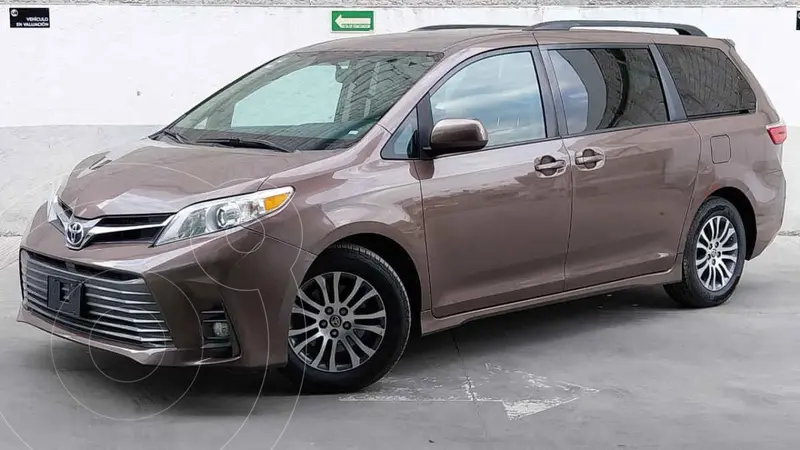 Foto Toyota Sienna XLE usado (2020) color Caf precio $489,000