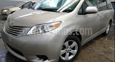foto Toyota Sienna LE 3.3L usado (2017) color Bronce precio $379,000