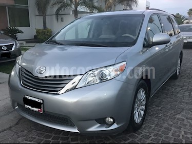 foto Toyota Sienna XLE 3.5L usado (2014) color Plata precio $265,000
