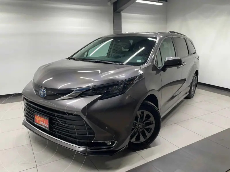 Foto Toyota Sienna XLE Piel usado (2024) color Gris financiado en mensualidades(enganche $183,700 mensualidades desde $18,122)