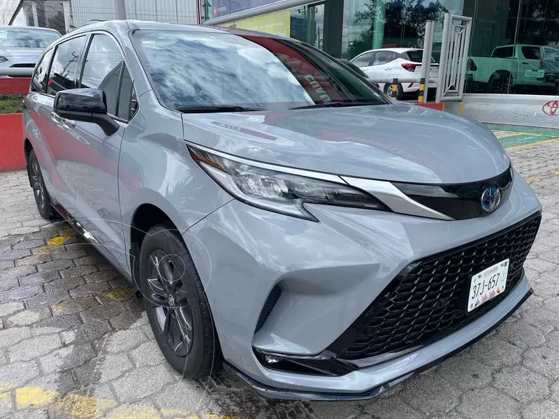 Foto Toyota Sienna XLE Piel usado (2024) color Gris financiado en mensualidades(enganche $266,062 mensualidades desde $22,465)