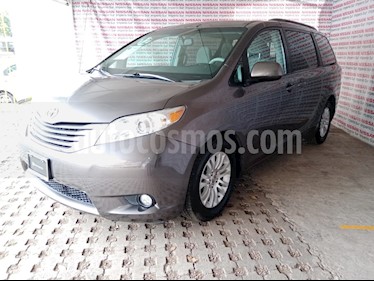 Toyota Sienna XLE 3.3L usado (2012) color Gris precio $205,000