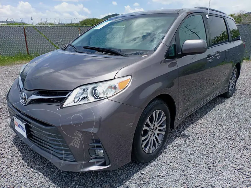 Foto Toyota Sienna XLE usado (2020) color Gris financiado en mensualidades(enganche $115,360 mensualidades desde $15,957)