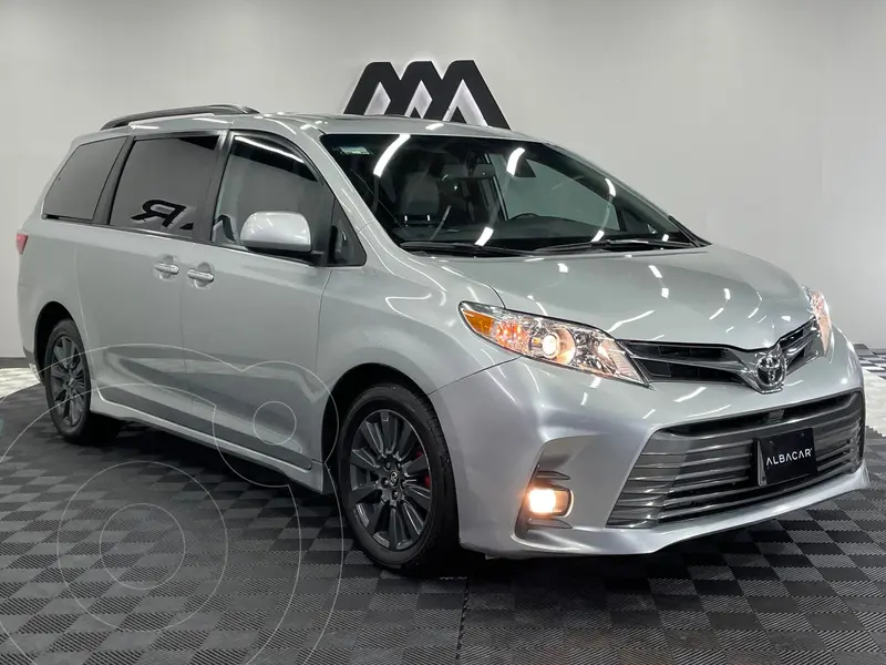 Foto Toyota Sienna XLE Piel usado (2020) color plateado precio $489,999