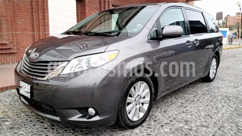 Foto Toyota Sienna XLE 3.3L Piel usado (2011) color Gris precio $195,000