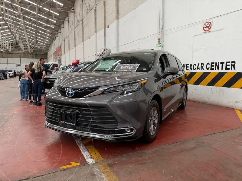 Foto Toyota Sienna XLE Piel usado (2021) color Arena financiado en mensualidades(enganche $170,000 mensualidades desde $15,300)