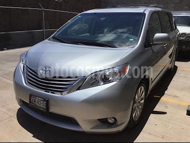 Toyota Sienna XLE 3.5L Piel usado (2015) color Plata precio $415,000