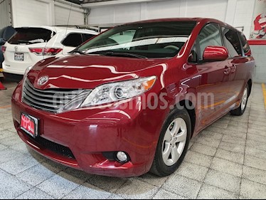 Toyota Sienna XLE 3.5L usado (2014) color Rojo precio $319,000