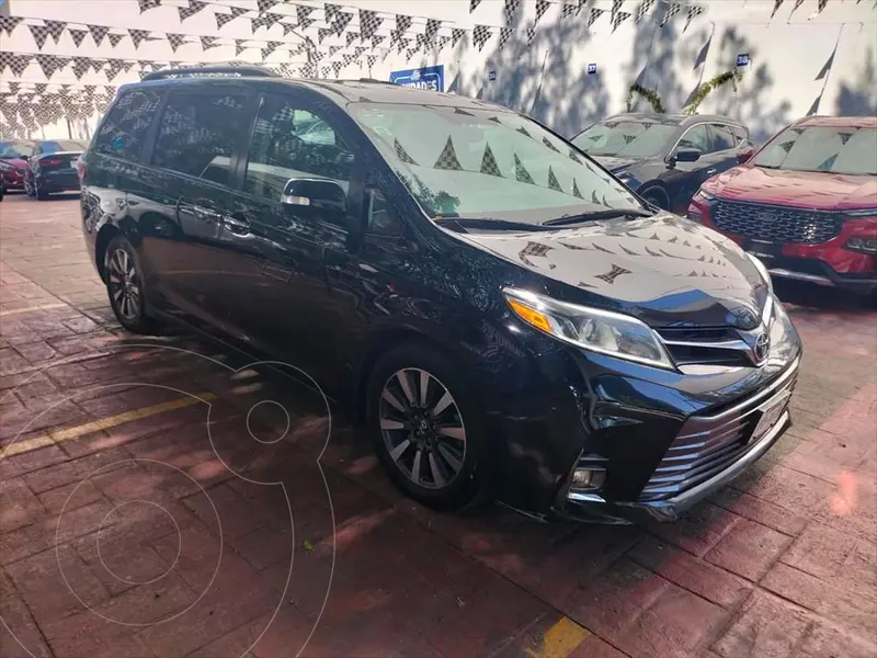 Foto Toyota Sienna Limited usado (2020) color Negro precio $598,000