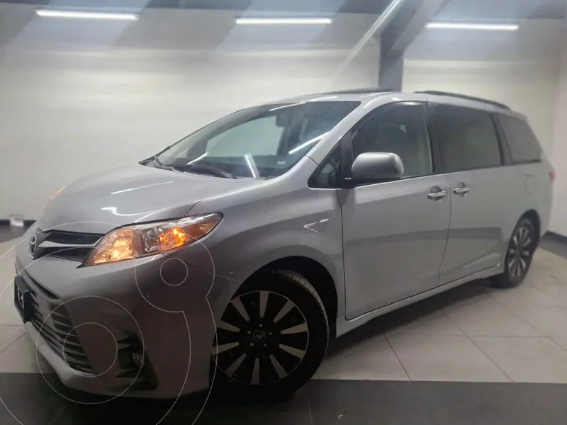 Foto Toyota Sienna XLE usado (2020) color Plata precio $550,000