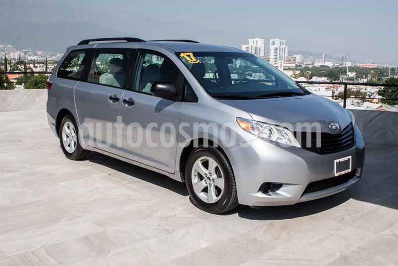 Toyota Sienna CE 3.5L usado (2017) color Plata precio $279,700