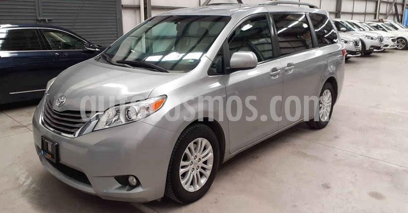 Toyota Sienna XLE 3.5L usado (2017) color Plata Dorado precio $319,900