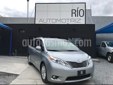 Toyota Sienna XLE 3.3L Piel usado (2014) color Plata precio $265,000