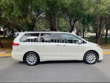 Toyota Sienna XLE 3.3L Piel usado (2013) color Blanco precio $285,000