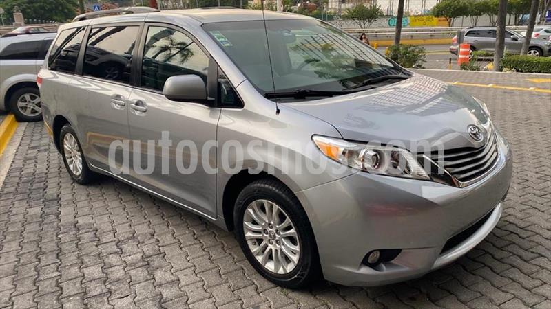 Foto Toyota Sienna LE 3.5L usado (2012) color Gris precio $269,000