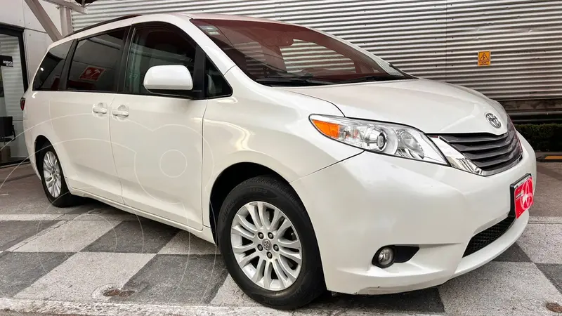 Foto Toyota Sienna XLE 3.5L Piel usado (2015) color Blanco precio $285,000