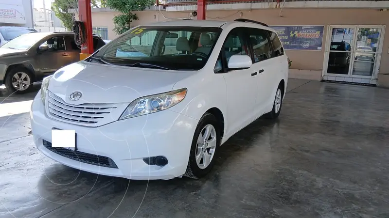 Foto Toyota Sienna CE 3.5L usado (2015) color Blanco precio $259,000