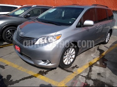 foto Toyota Sienna XLE 3.3L Piel usado (2011) color Gris Plata precio $250,000