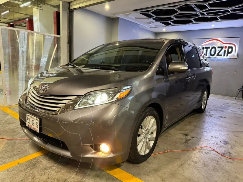 Foto Toyota Sienna Limited 3.5L usado (2017) color Gris precio $455,000