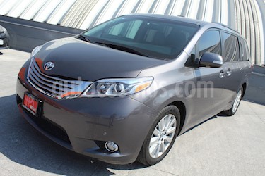 Toyota Sienna Limited 3.5L usado (2017) color Gris Oscuro precio $615,000