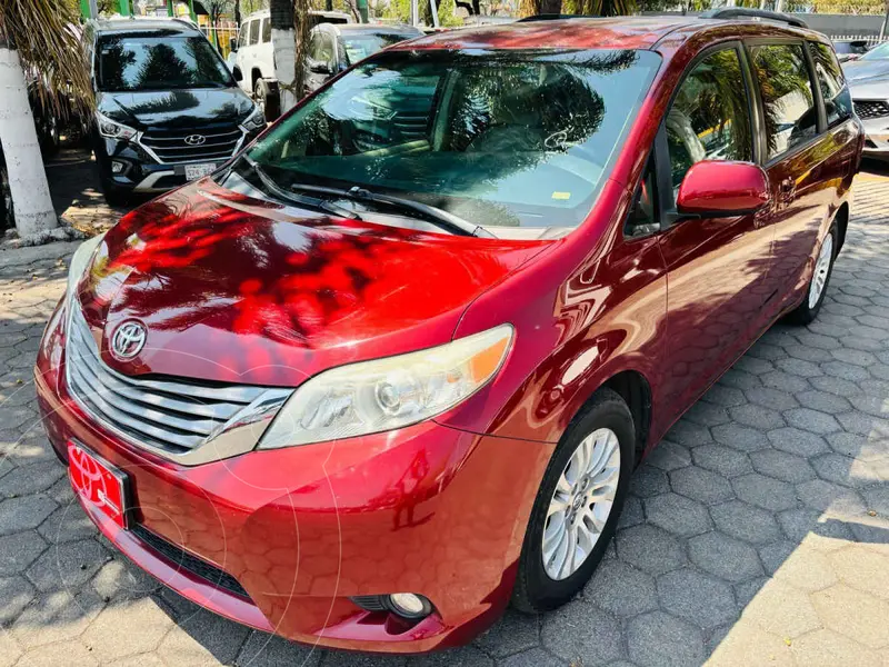 Foto Toyota Sienna XLE 3.5L usado (2017) color Rojo precio $357,000