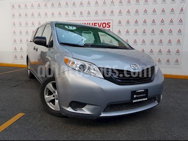Foto Toyota Sienna CE 3.3L usado (2017) color Azul Metalizado precio $355,000