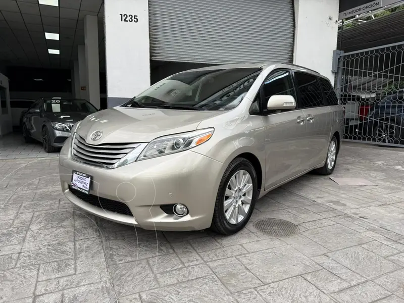 Foto Toyota Sienna Limited 3.5L usado (2015) color Arena Metal precio $319,900