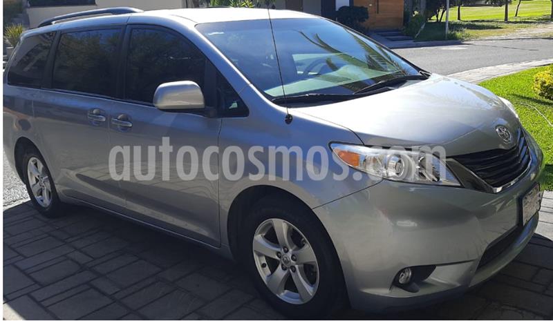 Toyota Sienna LE 3.5L usado (2011) color Plata precio $199,000
