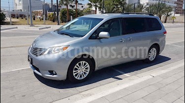 Foto Toyota Sienna XLE 3.5L usado (2014) color Gris precio $250,000
