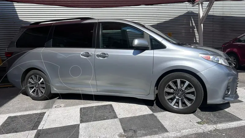 Foto Toyota Sienna XLE 3.5L Piel usado (2019) color plateado precio $430,000