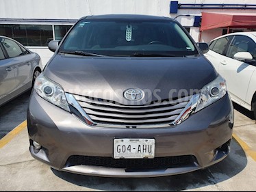 foto Toyota Sienna XLE 3.5L usado (2016) color Gris Oscuro precio $315,000