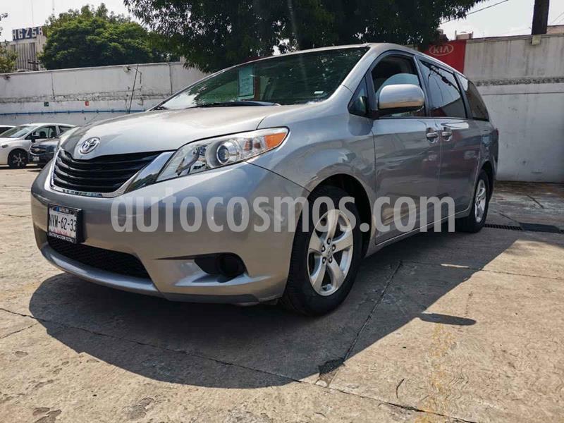 foto Toyota Sienna LE 3.3L usado (2012) color Plata precio $229,000