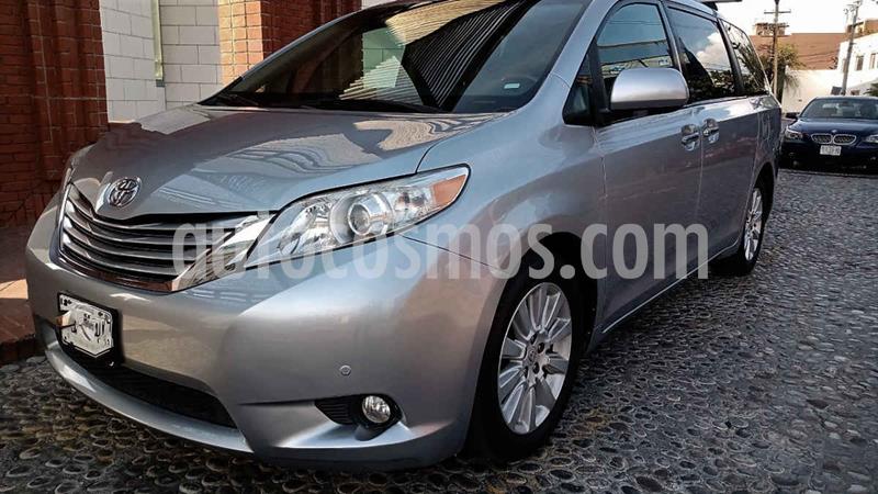 Toyota Sienna Limited 3.3L usado (2011) color Plata precio $218,000